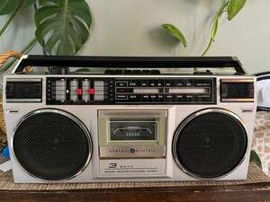 General Electric GE 3 Band Model 3-5455B Boombox *Only Radio WorksRead*